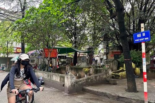 Kỳ lạ 'phố nghĩa địa' trong lòng Hà Nội