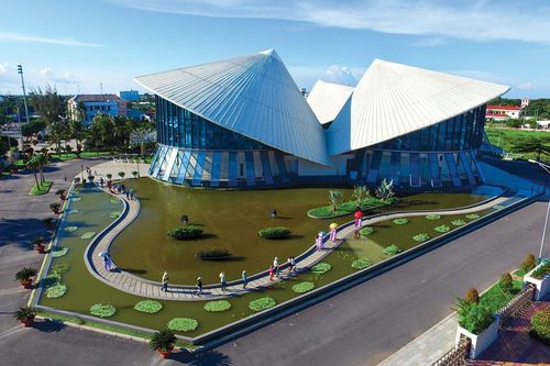 Độc đáo Nhà hát 'ba nón lá' ở Bạc Liêu