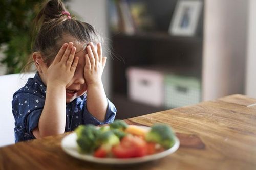 Cách giúp trẻ hết lười ăn rau