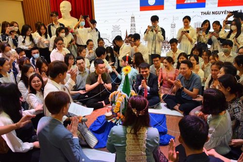 Lưu học sinh Lào, Campuchia vui đón Tết cổ truyền xa quê