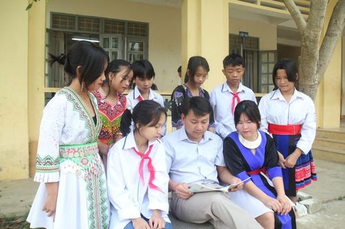 Nâng chất lượng giáo dục vùng khó để thoát nghèo bền vững