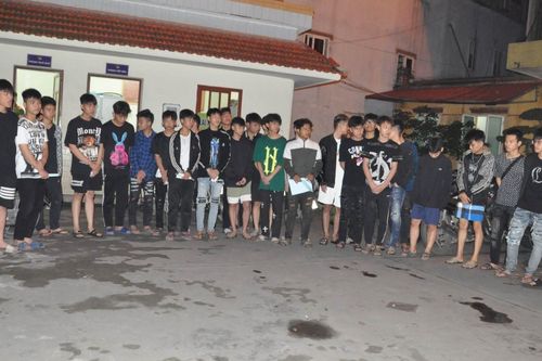 Công an Hải Dương tóm gọn gần 100 quái xế trong đêm