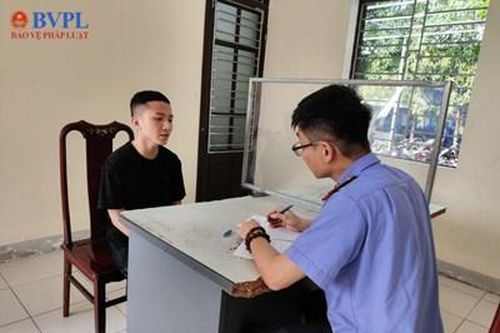 Phê chuẩn khởi tố đối tượng cướp giật điện thoại của trẻ em