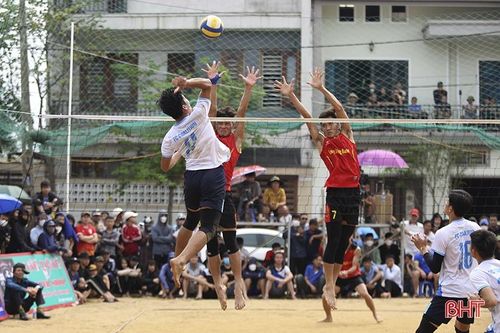 Tổ chức Giải bóng chuyền 'phủi' gây quỹ ủng hộ trẻ mồ côi Hà Tĩnh