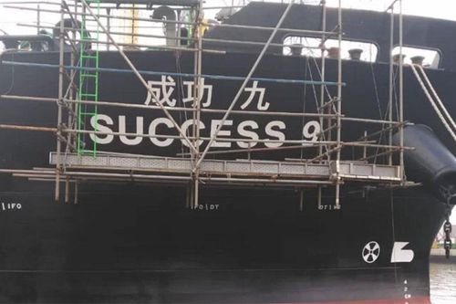Cướp biển bỏ trốn sau khi đánh cắp hàng hóa trên tàu chở dầu Singapore