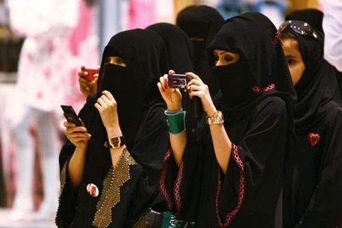 Iran phạt nặng phụ nữ vi phạm quy định trang phục Hồi giáo
