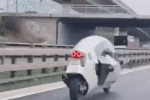 Danh tính môtô điện như xe hơi tiền tỷ, chạy vun vút trên đường