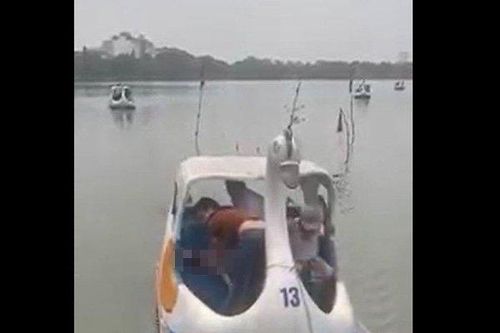 Lật thuyền đạp vịt, bé gái 7 tuổi tử vong thương tâm
