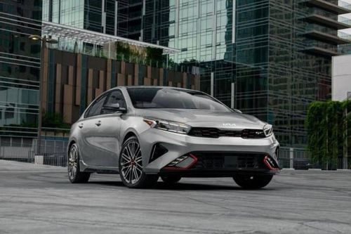 Sedan hạng C chạy đua ưu đãi, giảm giá tại Việt Nam