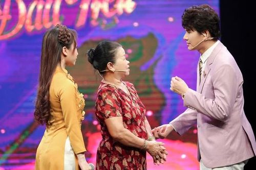 MC Vũ Mạnh Cường: 'Bà luôn che chở, bảo vệ và thậm chí đỡ đòn thay tôi'