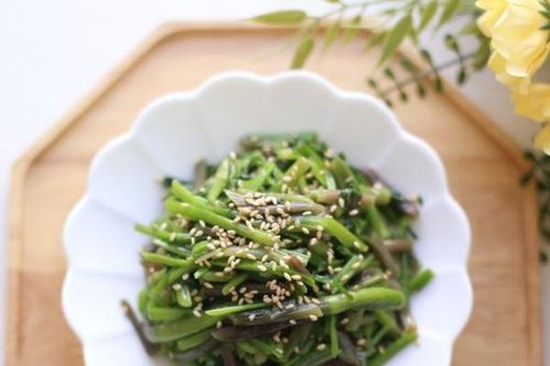 Cách làm nộm rau cần giòn ngọt ngon chỉ trong 10 phút