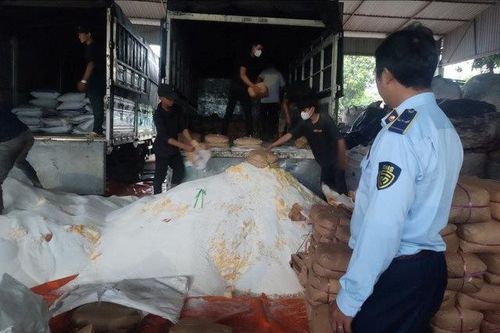 Tiêu hủy hơn 65 tấn đường cát và hàng nghìn sản phẩm nhập lậu