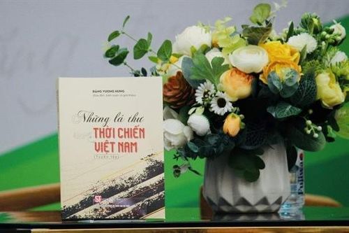 Ra mắt sách 'Những lá thư thời chiến Việt Nam'
