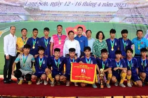 8 bộ huy chương được trao tại giải bóng đá thiếu niên, nhi đồng tỉnh năm 2023