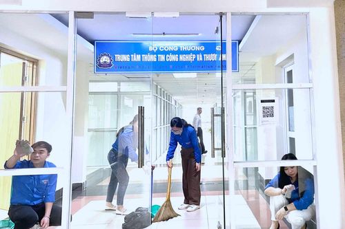 Trung tâm Thông tin Công nghiệp và Thương mại hưởng ứng phong trào 'Công sở văn minh, xanh - sạch - đẹp'