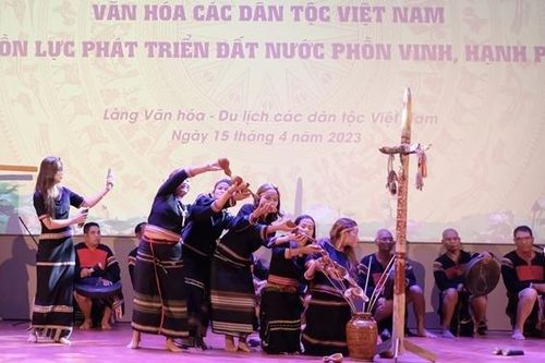 Nhận diện bản sắc, kết nối tổng thể