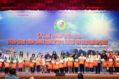 Quảng Ninh: Ủng hộ người khuyết tật và trẻ mồ côi hơn 8 tỉ đồng