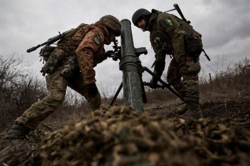 Binh sỹ Ukraine huấn luyện vận hành súng cối, gia tăng khả năng chiến đấu