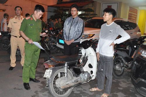 Công an Hải Dương tóm gọn gần 100 quái xế trong đêm