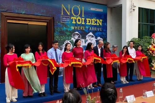 Triển lãm kể chuyện đời nữ lao động di cư