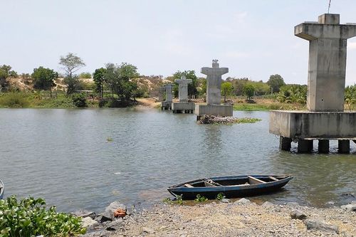 Mòn mỏi chờ cầu qua sông