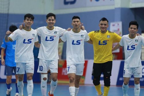 Thái Sơn Bắc gây áp lực lên Thái Sơn Nam TPHCM, Sahako lại thua sốc
