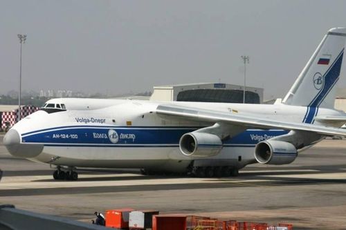 Canada tịch thu vận tải cơ siêu lớn An-124 định giao cho Kiev