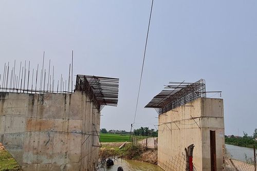Đường cứu hộ 80 tỷ đồng ở Quảng Bình thi công dang dở rồi bỏ hoang