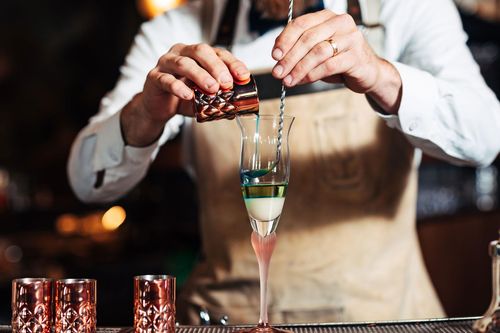 Quán cà phê trộn máu vào cocktail khiến thực khách kinh hãi