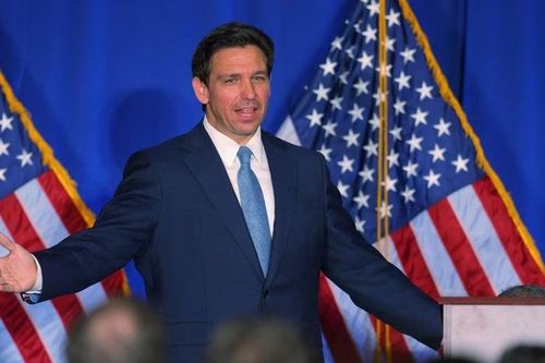Phe ủng hộ Thống đốc Florida thuê quảng cáo công kích ông Trump