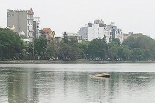 Thuyền thiên nga chìm tại hồ Bạch Đằng, bé gái 7 tuổi tử vong