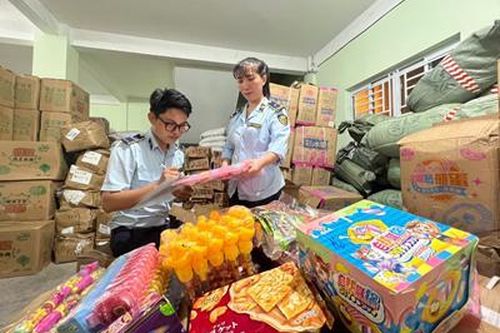 Tạm giữ gần 25.000 sản phẩm thực phẩm chức năng và hàng hóa nghi nhập lậu