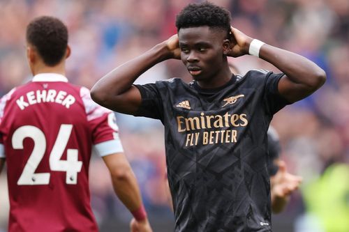 Premier League: Arsenal hụt hơi, Manchester United trở lại top 3