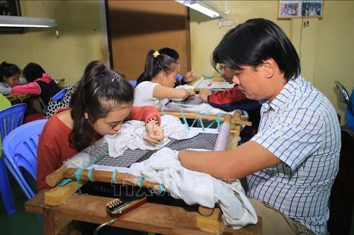 Cần sự hỗ trợ nhưng việc làm mới là thiết yếu đối với người khuyết tật