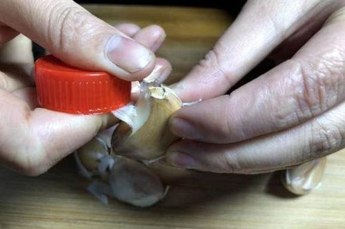 Nắp chai dùng xong đừng vội ném vào thùng rác: Đây là cách dùng thông minh, nhà nào cũng cần