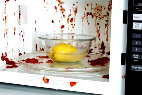 6 mẹo làm sạch lò vi sóng dính đầy dầu mỡ
