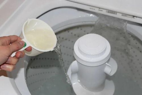 Đổ ít cà phê vào giặt quần áo ai cũng tưởng 'dở', 30 phút sau hiệu quả bất ngờ không thử thật phí