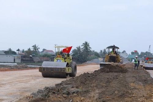 Sáu dự án đầu tư công tại Thanh Hóa có nguy cơ 'lụt' tiến độ