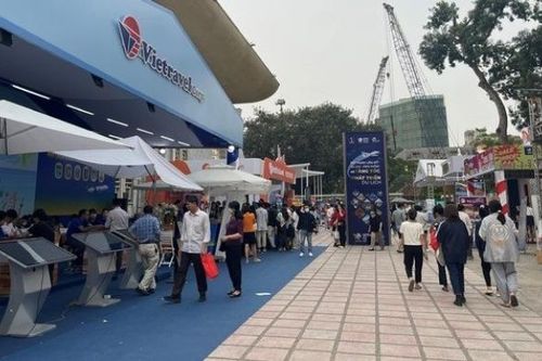 Thu hút trên 60.000 khách đến tham quan, mua sắm tại Hội chợ Du lịch quốc tế