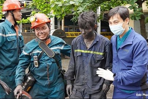 Thợ mỏ Than Vàng Danh lập kì tích, cứu 2 công nhân mắc kẹt trong lò