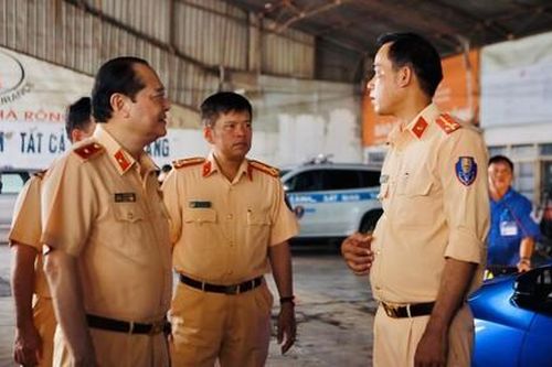 'Làm hết việc chứ không hết giờ'
