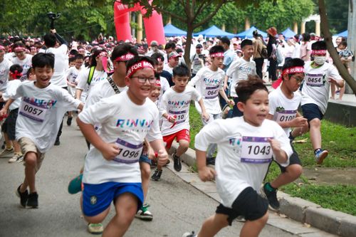 Hơn 1.000 học sinh tham gia giải chạy 'Chạy vì mẹ'