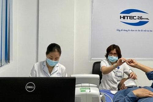 Bệnh nhân ngoài 70 tuổi, sau mổ phaco tự tin lái xe, chơi golf