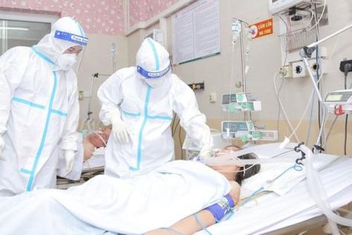 Bộ Y tế: Các bệnh viện theo dõi, đánh giá lâm sàng các ca COVID-19 nặng, gửi xét nghiệm giải trình tự gen