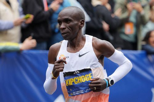 Huyền thoại Kipchoge gây thất vọng tại Boston Marathon 2023