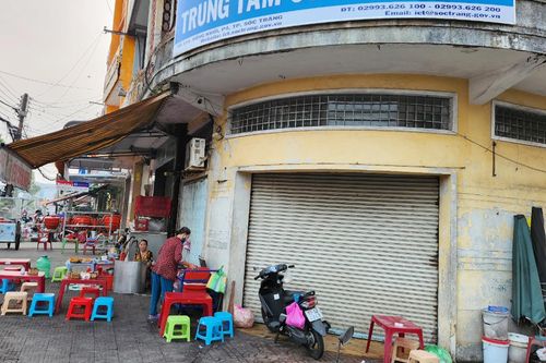 Người đàn ông bị đâm tử vong khi uống cà phê
