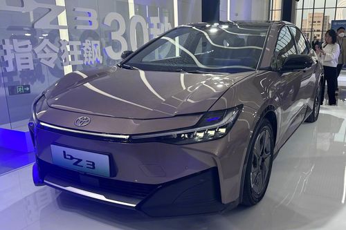 Xe điện của Toyota cháy hàng trong ngày đầu mở bán