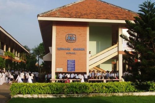 Giám thị xin lỗi sau vụ yêu cầu học sinh cởi đồ để kiểm tra thuốc lá