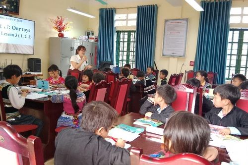 Nâng cao chuyên môn Tiếng Anh cho giáo viên vùng khó
