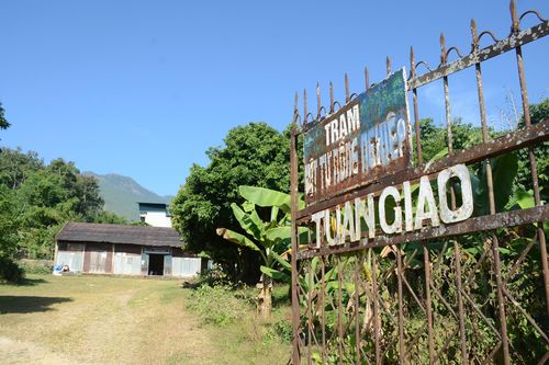 Nghịch lý huyện nghèo ở Điện Biên, 'đất vàng đắp chiếu'